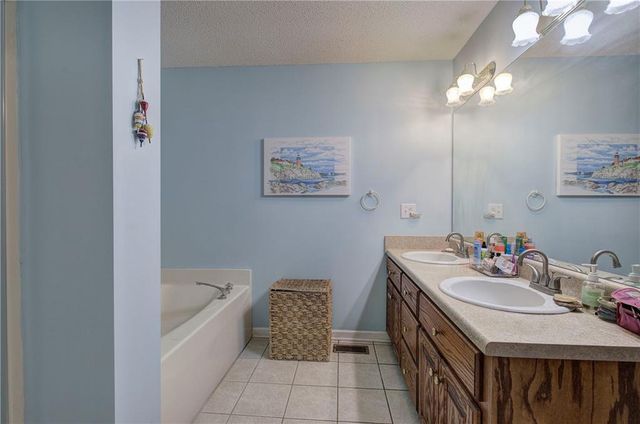 26 S Oaks SE Drive, Cartersville, GA 30121