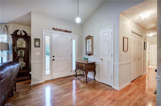 26 S Oaks SE Drive, Cartersville, GA 30121