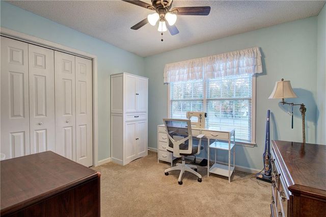 26 S Oaks SE Drive, Cartersville, GA 30121