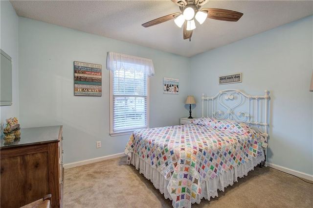 26 S Oaks SE Drive, Cartersville, GA 30121