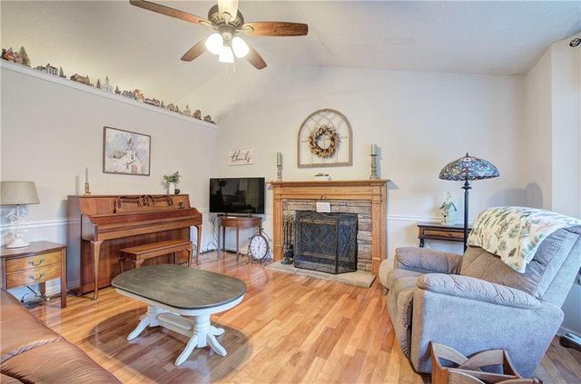 26 S Oaks SE Drive, Cartersville, GA 30121