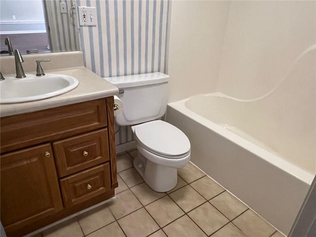 26 S Oaks SE Drive, Cartersville, GA 30121