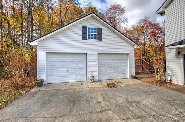 26 S Oaks SE Drive, Cartersville, GA 30121