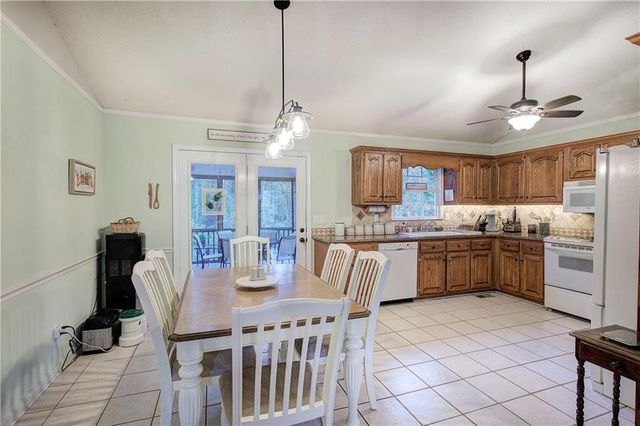 26 S Oaks SE Drive, Cartersville, GA 30121