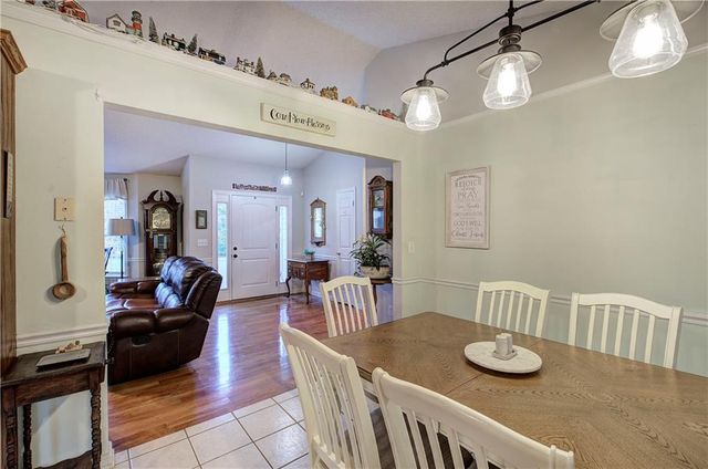 26 S Oaks SE Drive, Cartersville, GA 30121