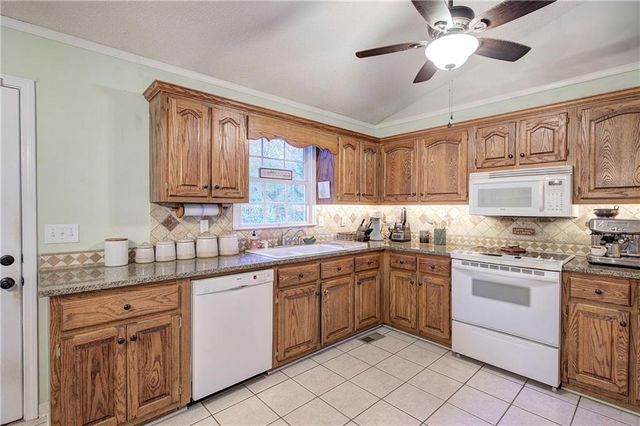 26 S Oaks SE Drive, Cartersville, GA 30121