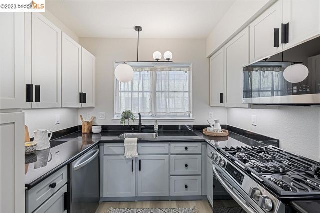 2407 Telegraph Ave 506, Oakland, CA 94612