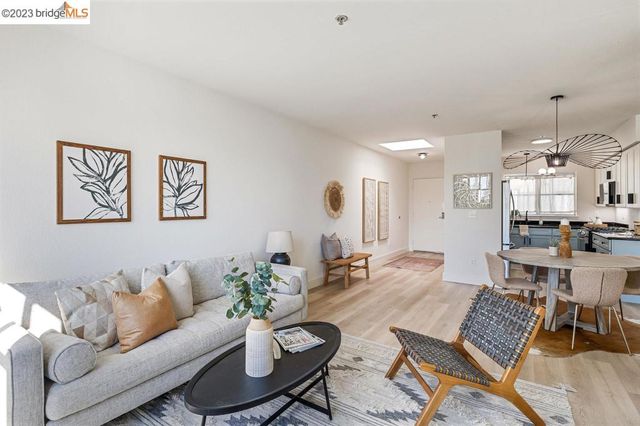 2407 Telegraph Ave 506, Oakland, CA 94612