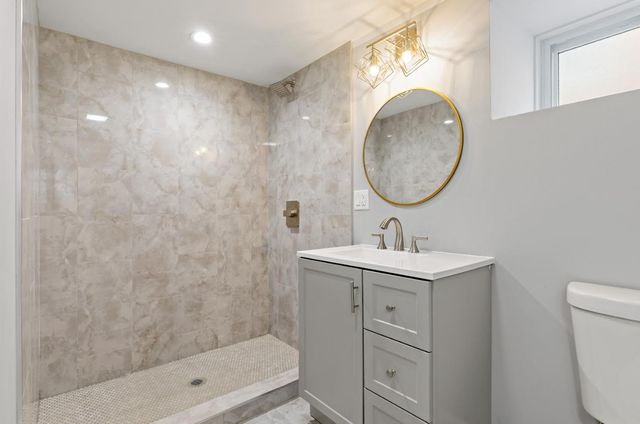 9233 S Essex Avenue, Chicago, IL 60617