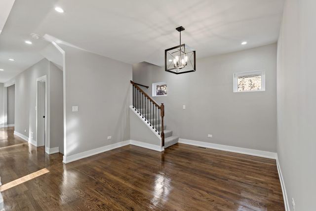 9233 S Essex Avenue, Chicago, IL 60617