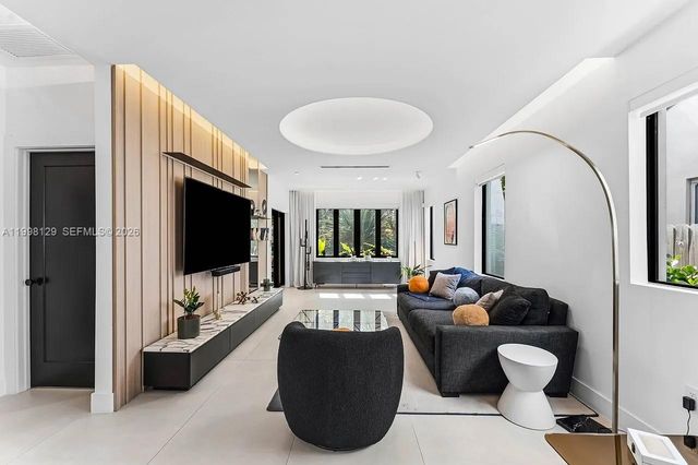 445 NE 76th St, Miami, FL 33138