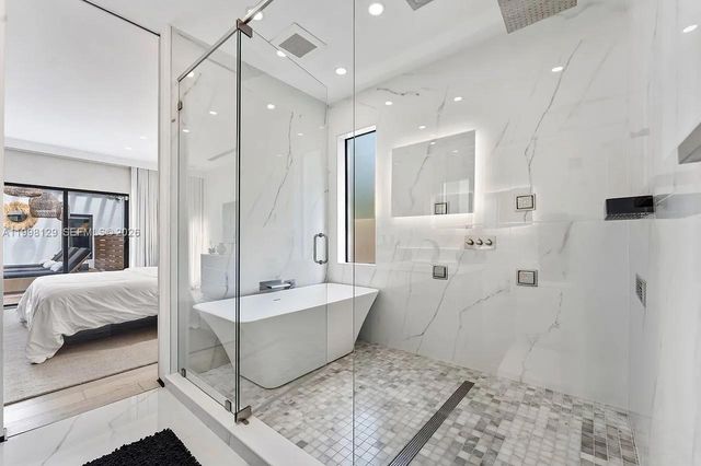 445 NE 76th St, Miami, FL 33138