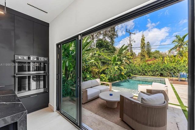 445 NE 76th St, Miami, FL 33138