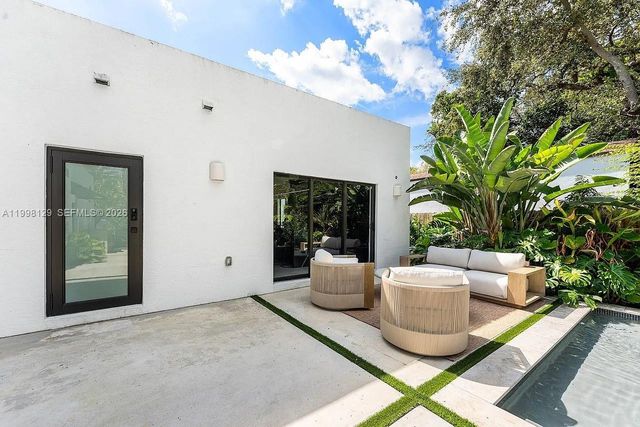 445 NE 76th St, Miami, FL 33138