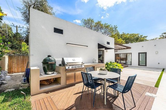 445 NE 76th St, Miami, FL 33138