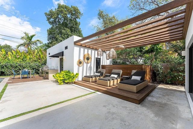 445 NE 76th St, Miami, FL 33138