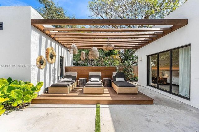 445 NE 76th St, Miami, FL 33138