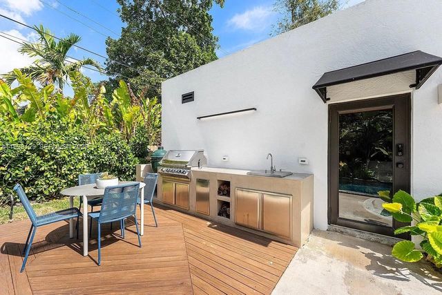 445 NE 76th St, Miami, FL 33138