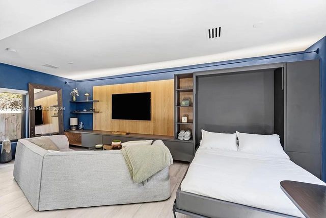 445 NE 76th St, Miami, FL 33138