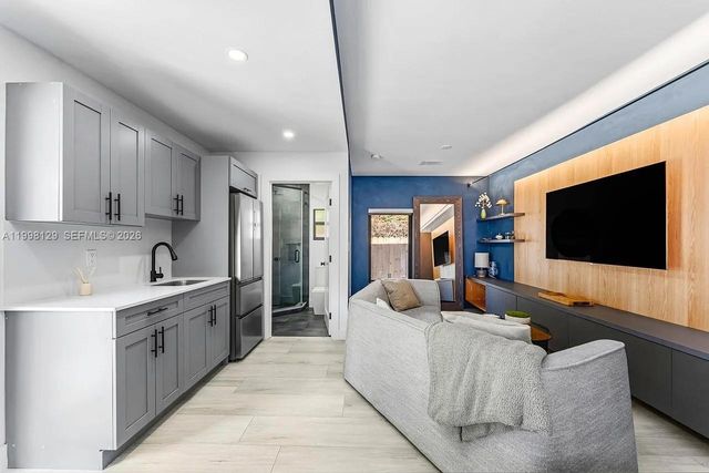 445 NE 76th St, Miami, FL 33138