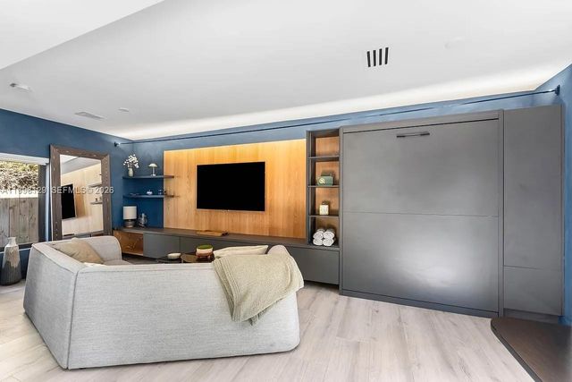 445 NE 76th St, Miami, FL 33138