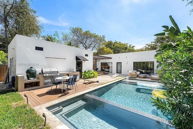 445 NE 76th St, Miami, FL 33138