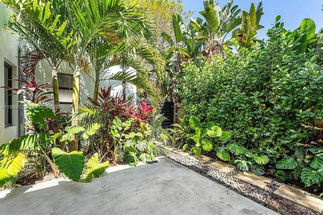 445 NE 76th St, Miami, FL 33138