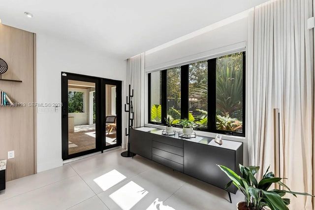 445 NE 76th St, Miami, FL 33138