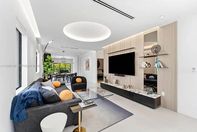 445 NE 76th St, Miami, FL 33138