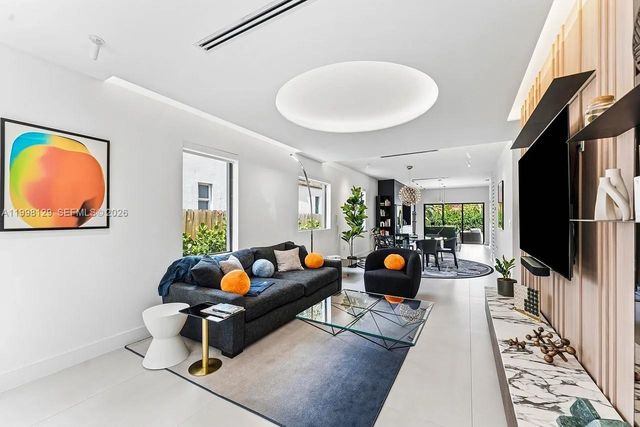 445 NE 76th St, Miami, FL 33138