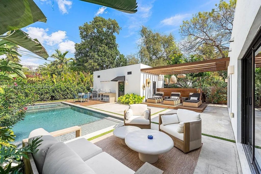 445 NE 76th St, Miami, FL 33138