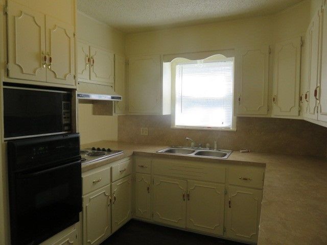 2922 Stafford Drive, Denison, TX 75020