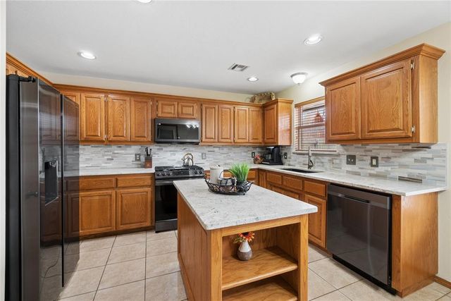 708 Eastridge Dr., Yukon, OK 73099