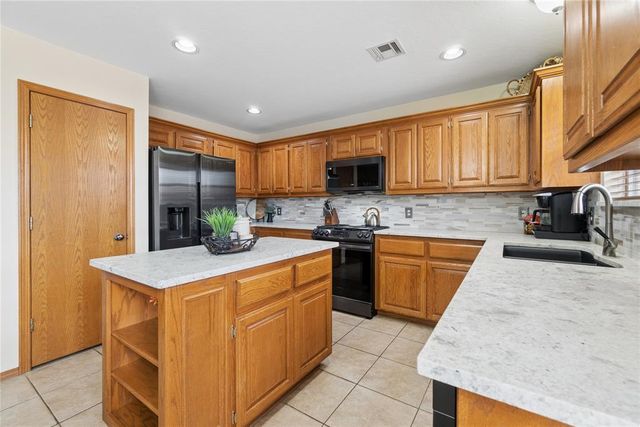 708 Eastridge Dr., Yukon, OK 73099