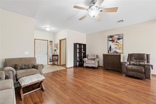 708 Eastridge Dr., Yukon, OK 73099