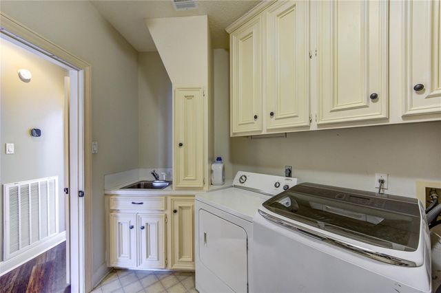 2203 Meadow Gardens Drive, Houston, TX 77062