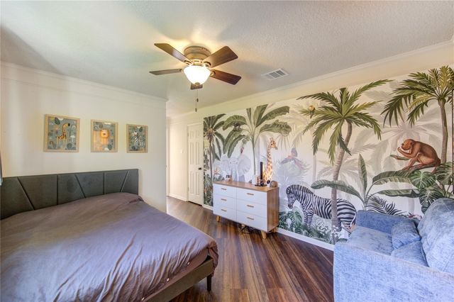 2203 Meadow Gardens Drive, Houston, TX 77062