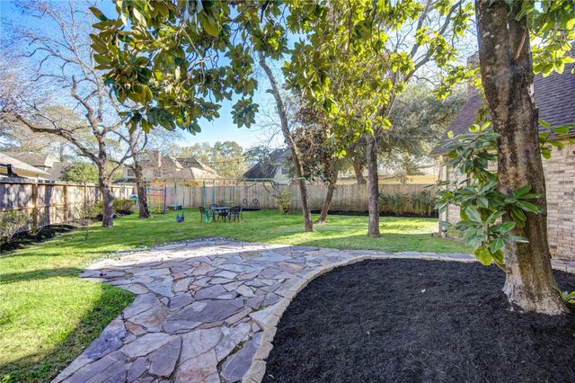 2203 Meadow Gardens Drive, Houston, TX 77062