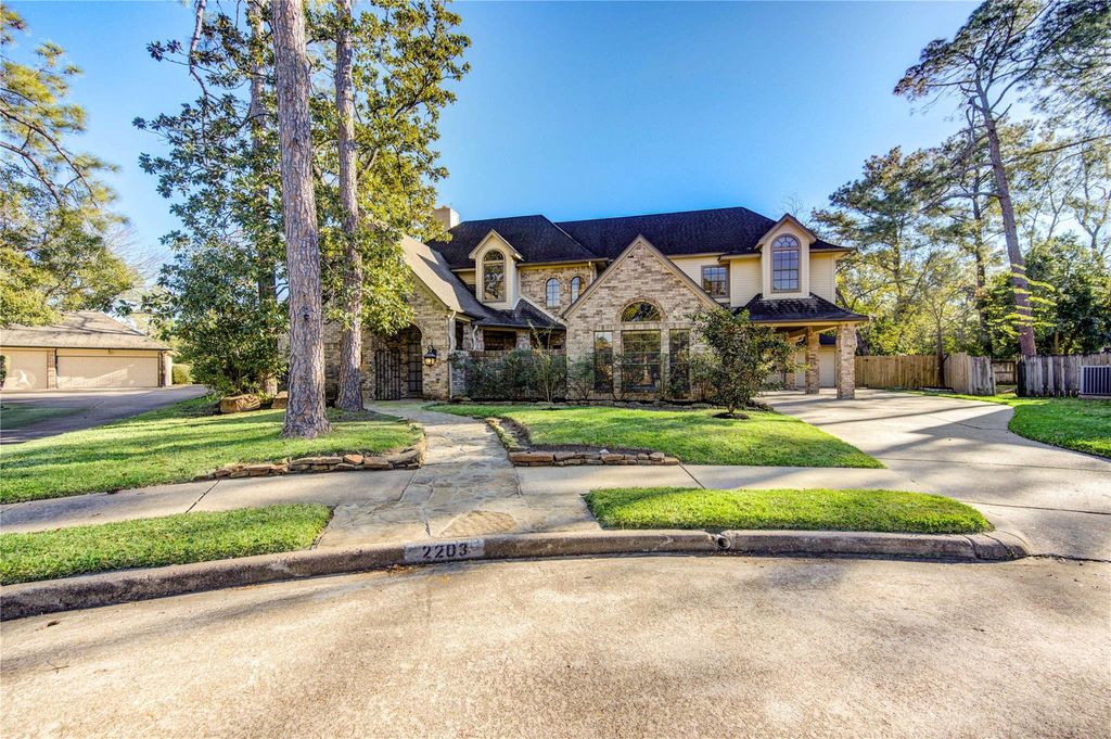 2203 Meadow Gardens Drive, Houston, TX 77062