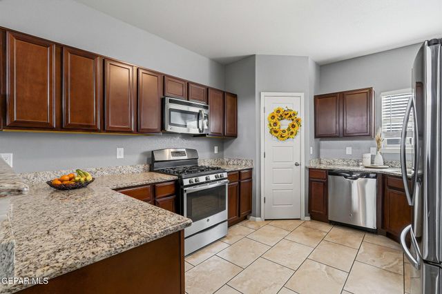 11104 BULLSEYE Street, El Paso, TX 79934