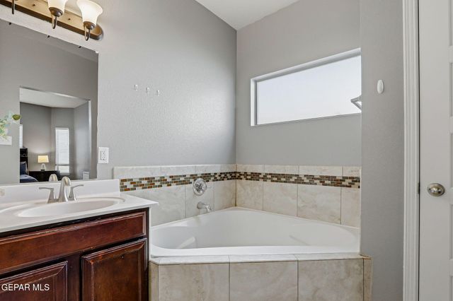 11104 BULLSEYE Street, El Paso, TX 79934