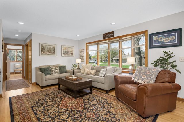 241 9th Avenue NW, New Brighton, MN 55112