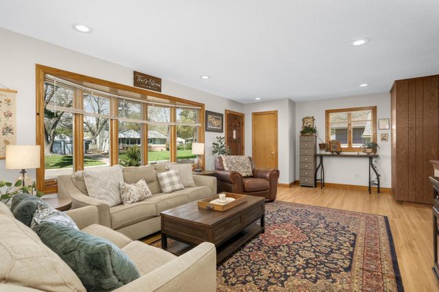 241 9th Avenue NW, New Brighton, MN 55112