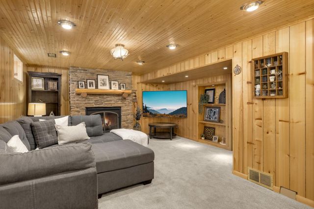 241 9th Avenue NW, New Brighton, MN 55112