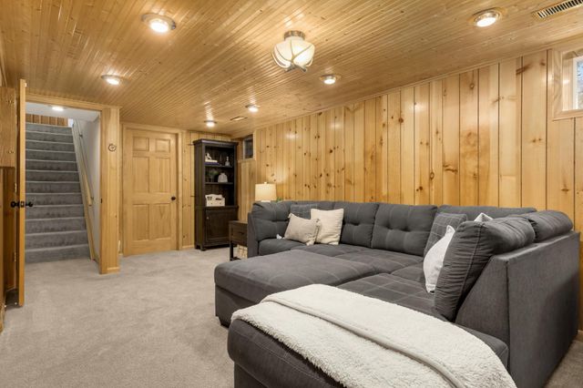 241 9th Avenue NW, New Brighton, MN 55112