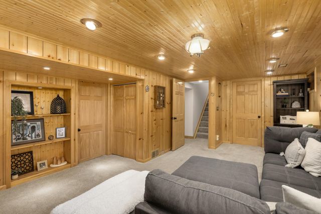 241 9th Avenue NW, New Brighton, MN 55112