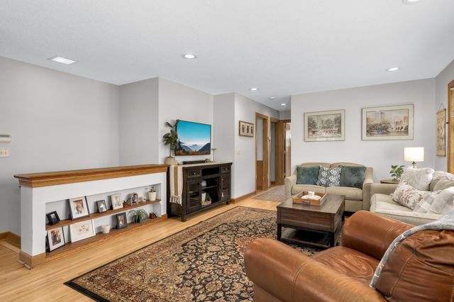 241 9th Avenue NW, New Brighton, MN 55112