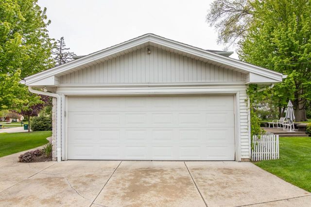 12155 Luther AVENUE, Hales Corners, WI 53130