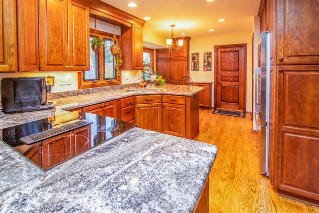 12155 Luther AVENUE, Hales Corners, WI 53130