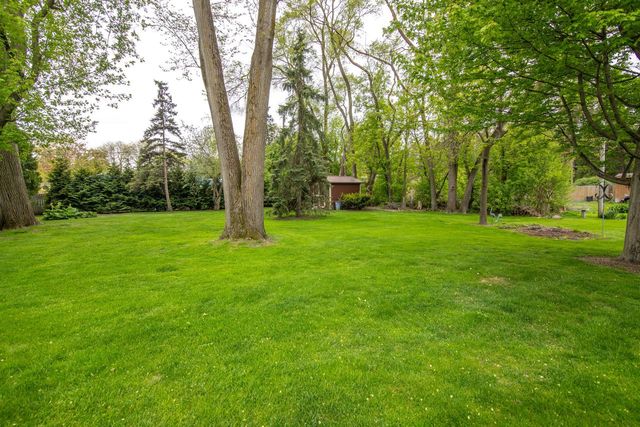 12155 Luther AVENUE, Hales Corners, WI 53130